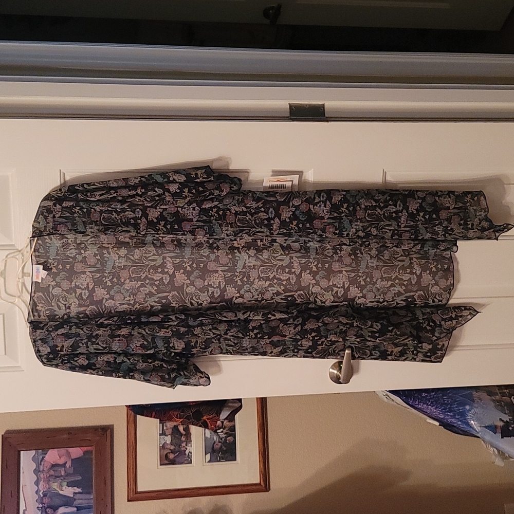 Lularoe Shirley Medium NWT